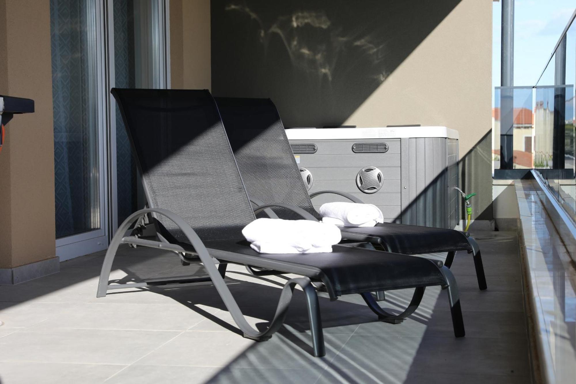 Apartment Relex With Pool & Jacuzzi Privlaka  Bagian luar foto