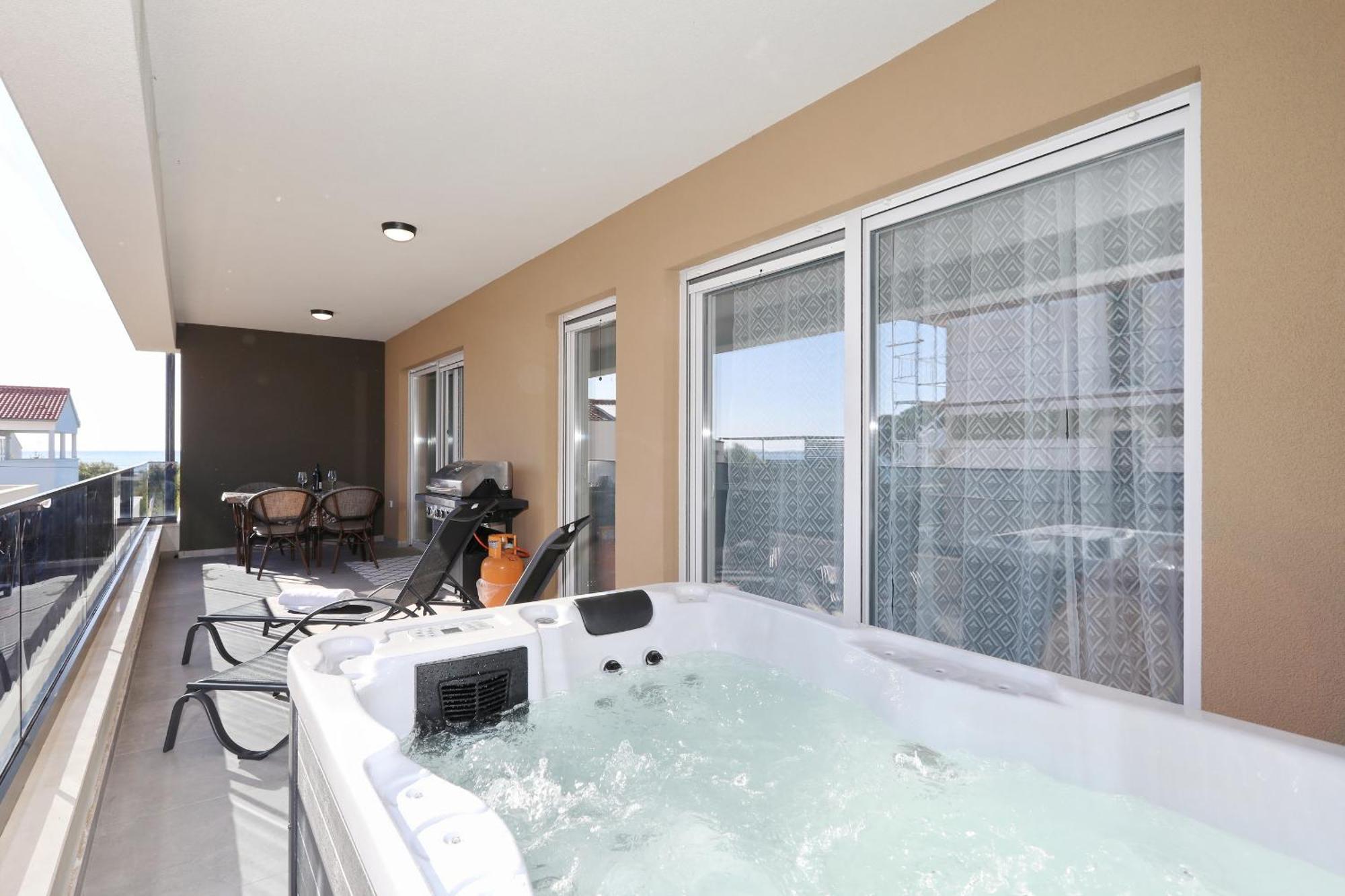 Apartment Relex With Pool & Jacuzzi Privlaka  Bagian luar foto